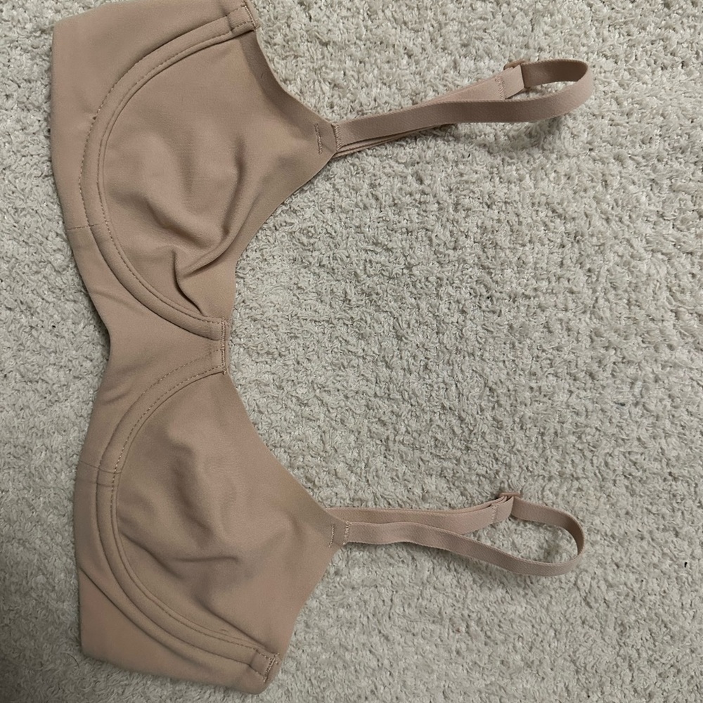 SKIMS Nude Bra NWOT